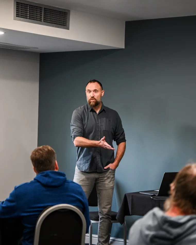 Chris Bedford presenting to business owners at the AI workshop